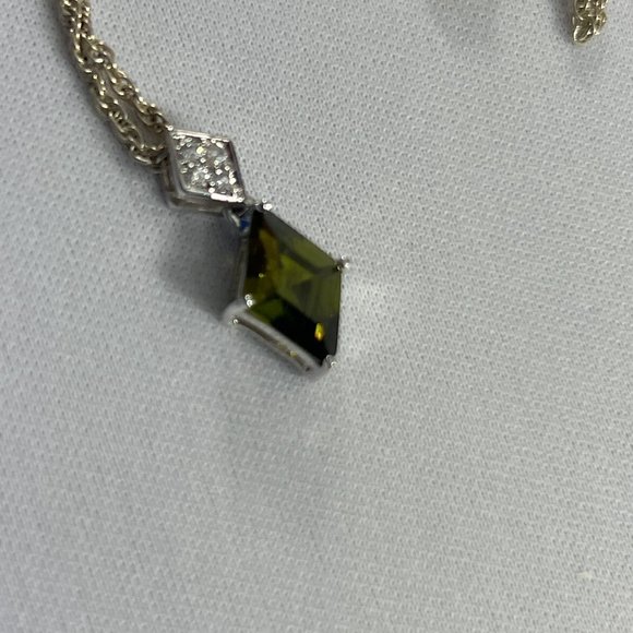 Silver Tone Chain Necklace Green Crystal Pendant Rhinestones 18" - Picture 6 of 7